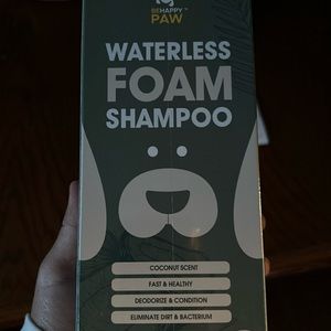 Waterless foam shampoo for dogs